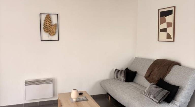 Vacation home with 2 rooms for 5 persons in Villenave-d'Ornon