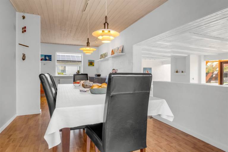 House with grill & terrace — photo 4