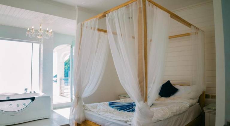 Pleasant vacation home with pool & hot tub | Pet-friendly — photo 2