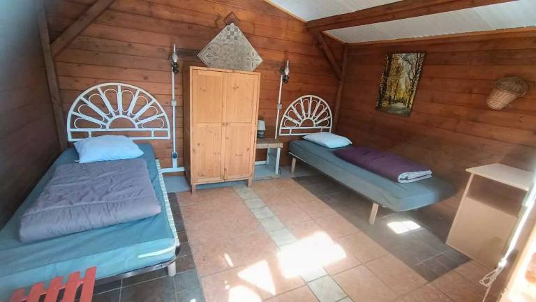 Chalet with barbeque & patio — photo 4