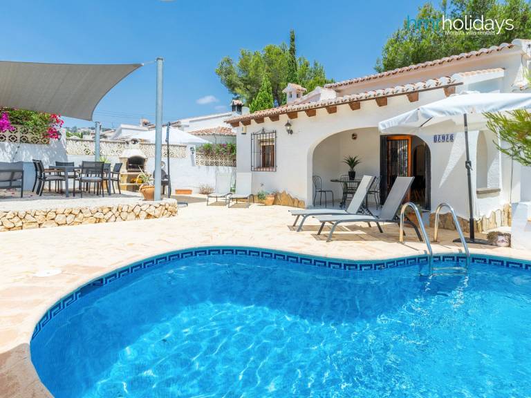 Villa with terrace, private pool & yard — photo 3