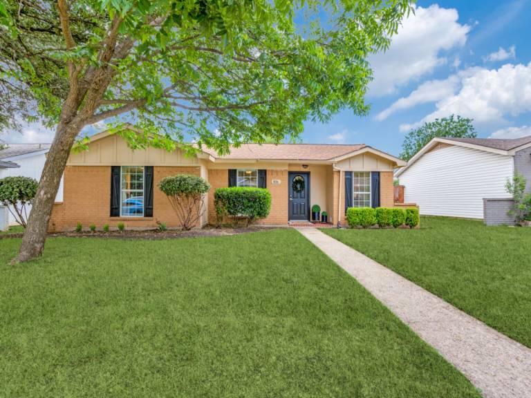 Vacation home with garden in Allen, TX