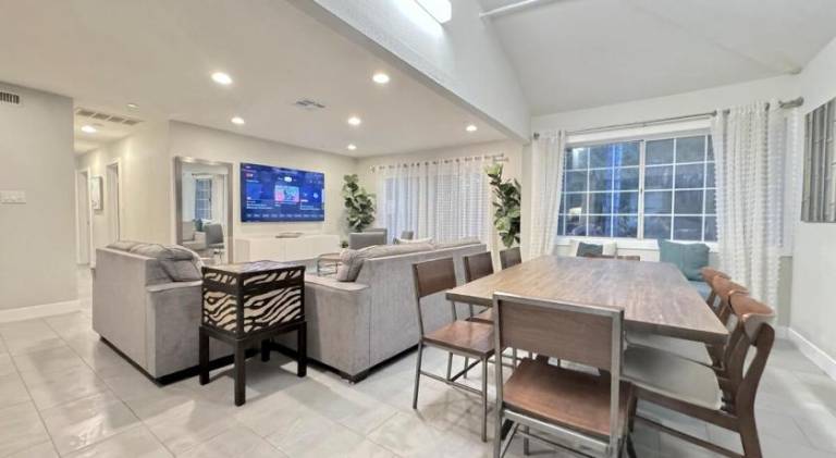 Fully equipped vacation home with BBQ, private pool & hot tub | Good for workation | Pets allowed — photo 4