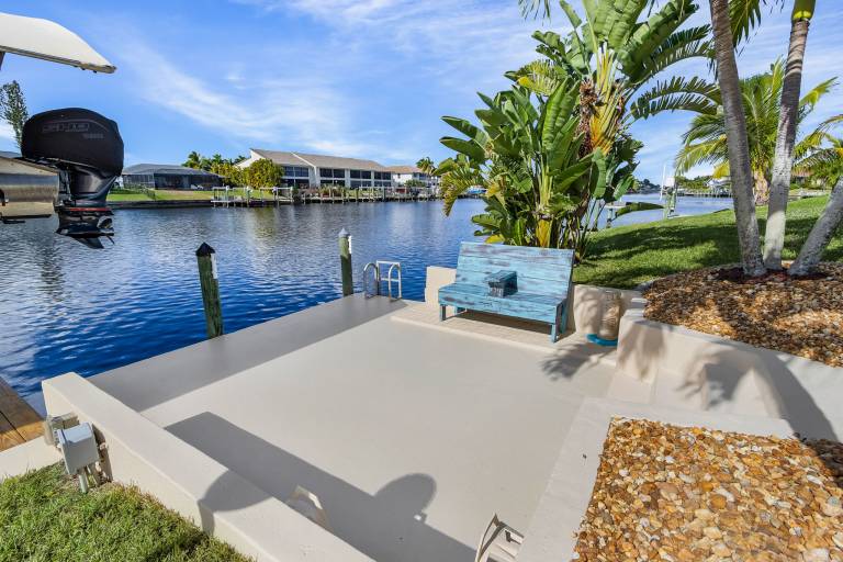 Waterfront Bliss with Pool, Spa & Gulf Access - Paradise on the Canal - Roelens — photo 2