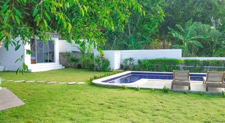 Villa with pool — photo 4