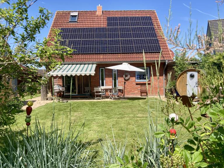 Vacation home with garden, terrace & sauna — photo 2