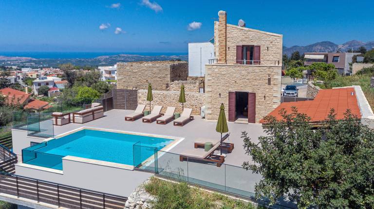 Villa with yard, terrace & grill — photo 2