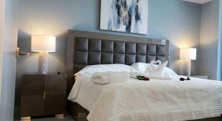 Holiday apartment with jacuzzi & pool in Miami, FL