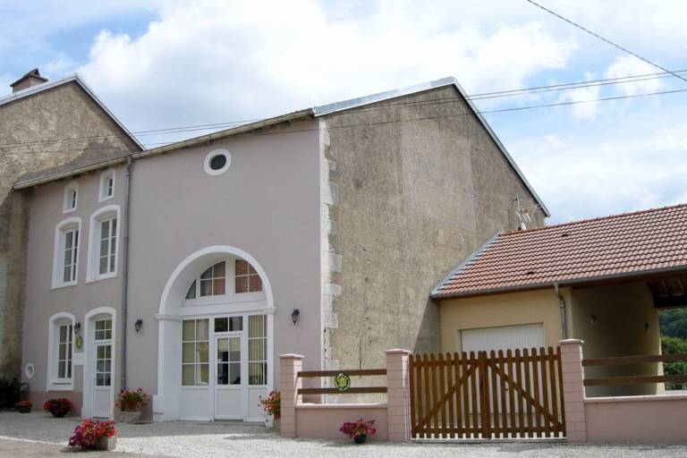Gite with terrace, heated pool & garden — photo 2