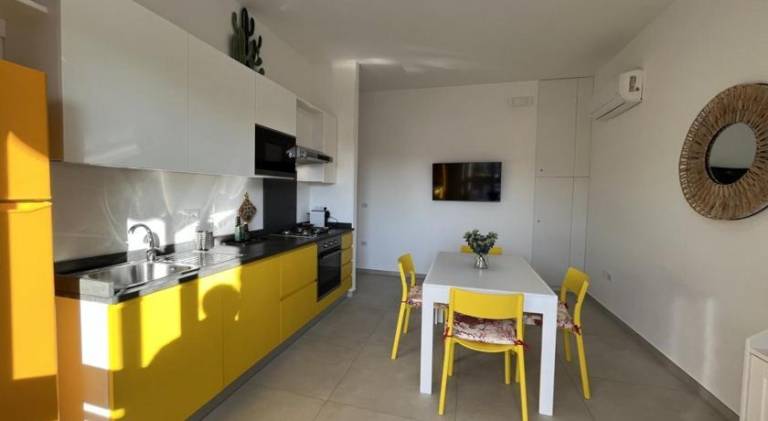 Villa with terrace, barbecue & yard — photo 4