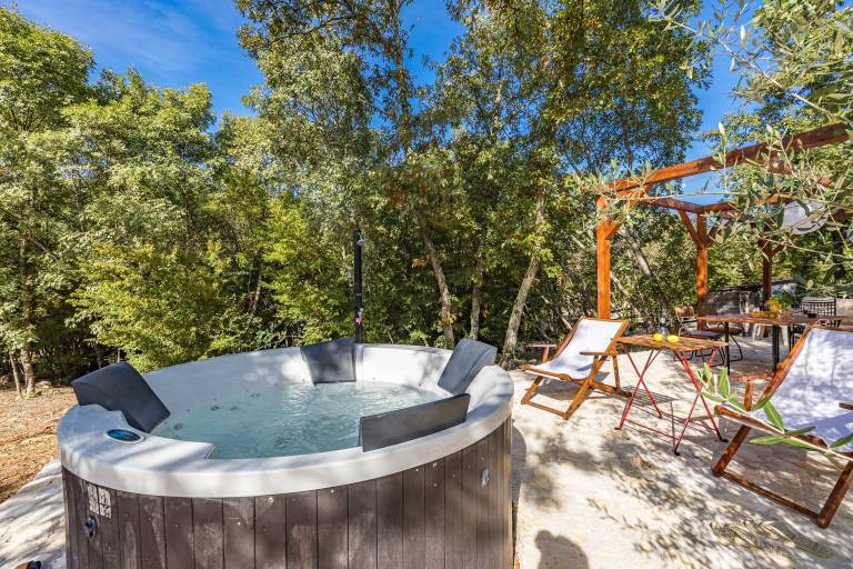 Rental apartment with barbeque, hot tub & terrace in Rovinj