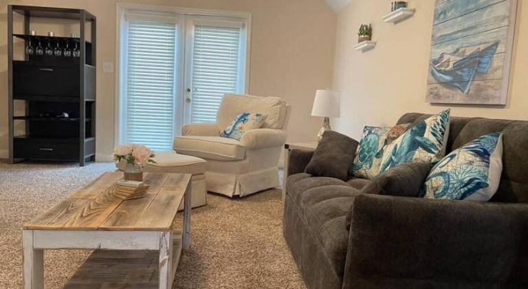 Apartment with pool — photo 2