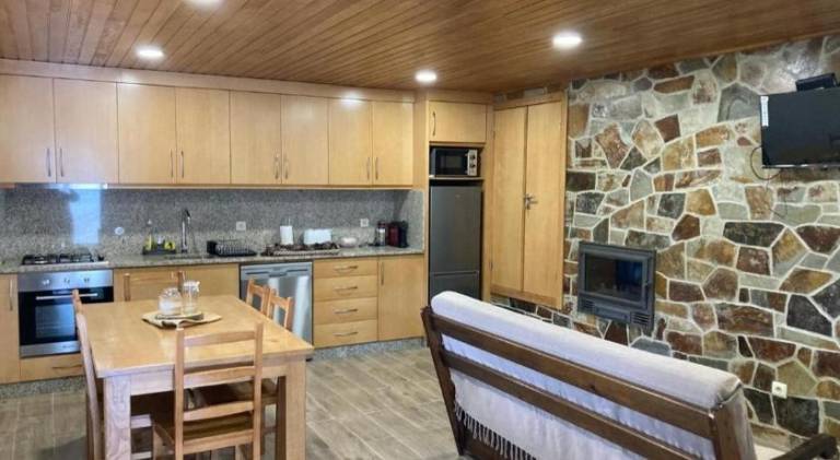 House with BBQ, garden & patio — photo 4