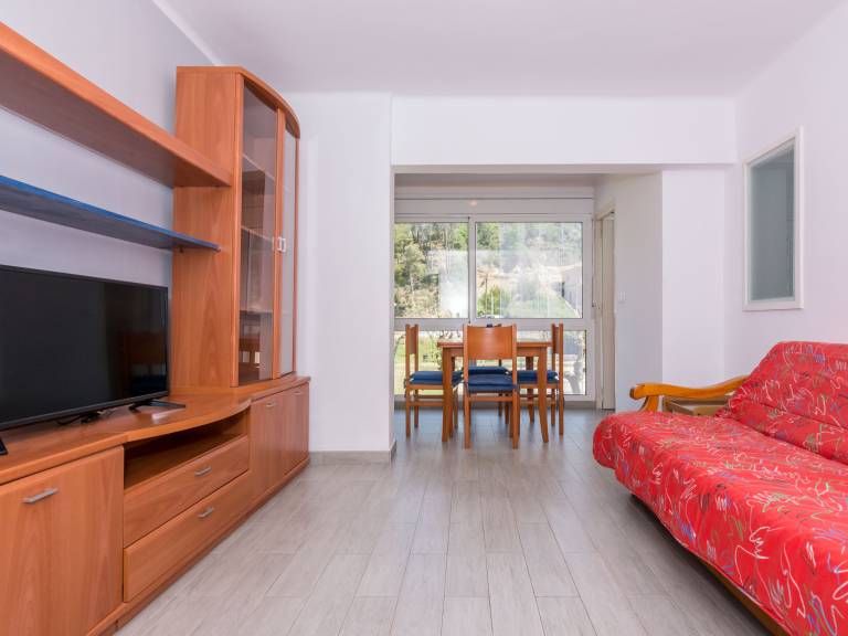 Rental apartment with pool & yard — photo 4