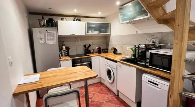 Holiday apartment with yard & patio — photo 4