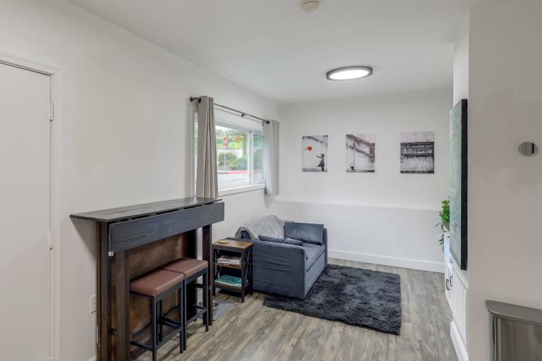 Great for Digital Nomads! Convenient Portland Apt — photo 3