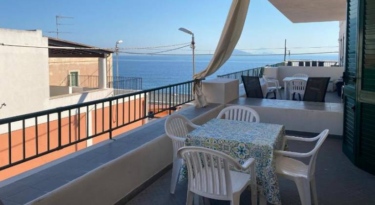 Holiday apartment with terrace — photo 2