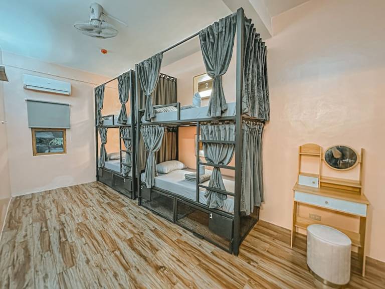 Hostel Coron