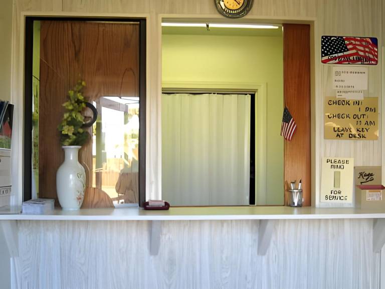 Laketree Inn & Suites Marion — photo 4