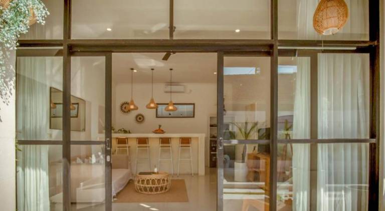 Family-friendly beautiful house with terrace, private pool & yard | Good for workation | Pets are welcome — photo 4