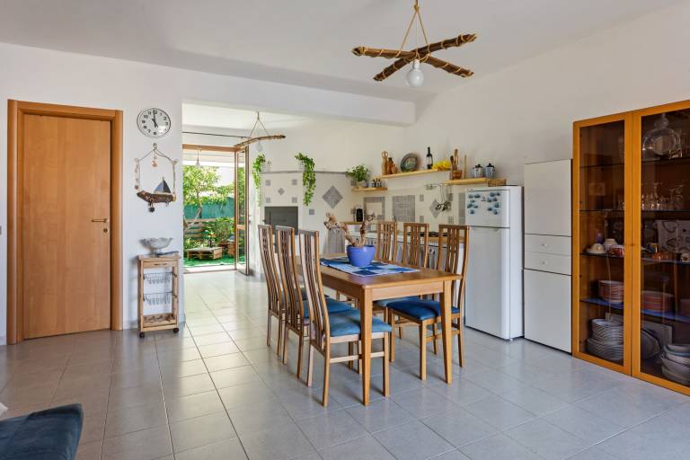 Vacation home with BBQ & garden — photo 5