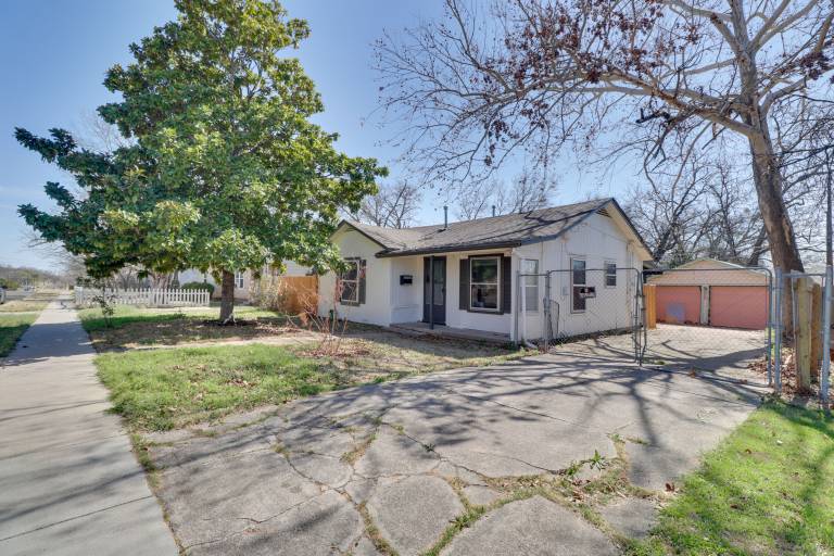 Fenced Yard & Patio! Family Home Near Fort Hood — photo 3