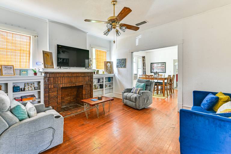 Home w Yard Close to Hospitals Dtwn Shreveport