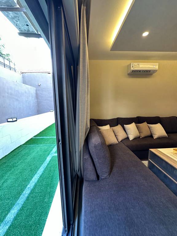 Apartment with terrace & garden — photo 4