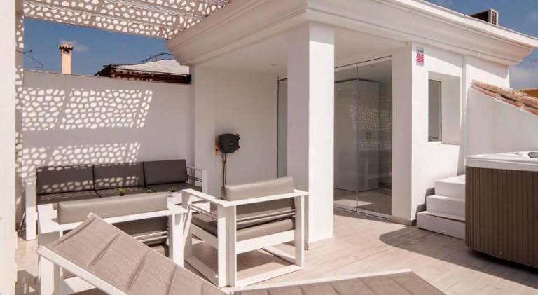 House with jacuzzi — photo 3