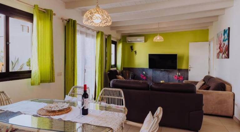 Family-friendly pleasant vacation home with barbeque, patio & jacuzzi | Perfect for remote work | Pet-friendly — photo 4