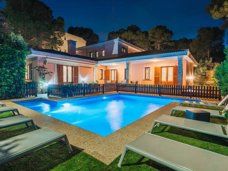 Villa Damar Villa mit 5 Schlafzimmern und Schwimmbad