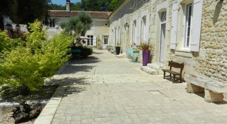 Jolysable in Saintes