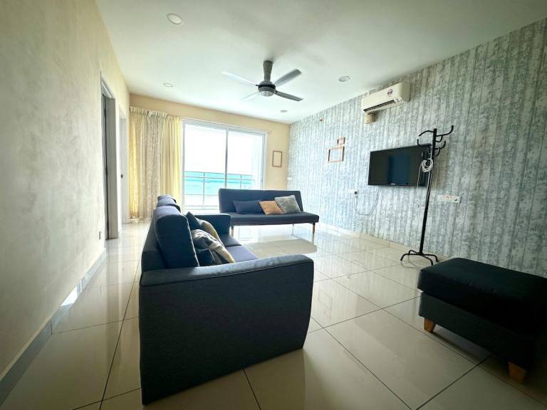 Vacation home with patio | Next to Wat Chayamangkalaram | Perfect for remote work | Pet-friendly — photo 4