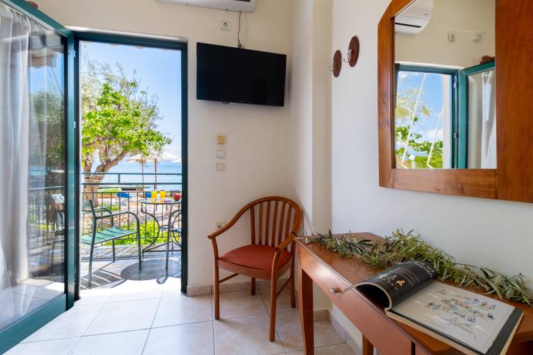 Nikiana Club - Studio 4 Apartment with Sea View, Shared Pool & Wi-Fi — photo 5