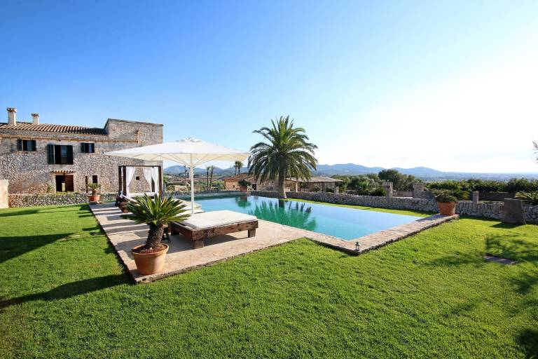 Country House 'Son Mas Vell' with Private Pool, Private Terrace and Wi-Fi in Manacor