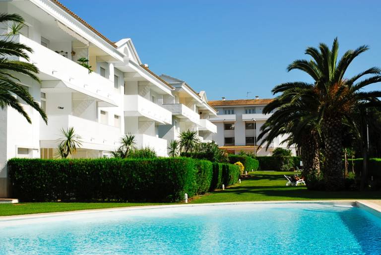 Fully equipped rental apartment with grill, yard & pool | Pets are welcome in Begur