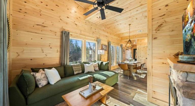 Vacation home with hot tub — photo 2