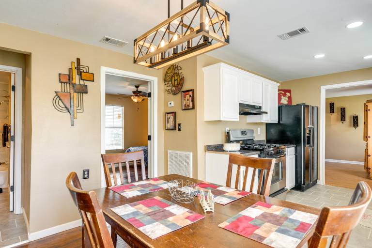 Pet-Friendly Victoria Home - Kayak, Fish & Golf! — photo 2