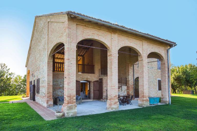 Villa with yard & private pool — photo 3