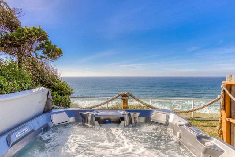House with hot tub, garden & BBQ | Water view | Good for workation in Agate Beach, OR
