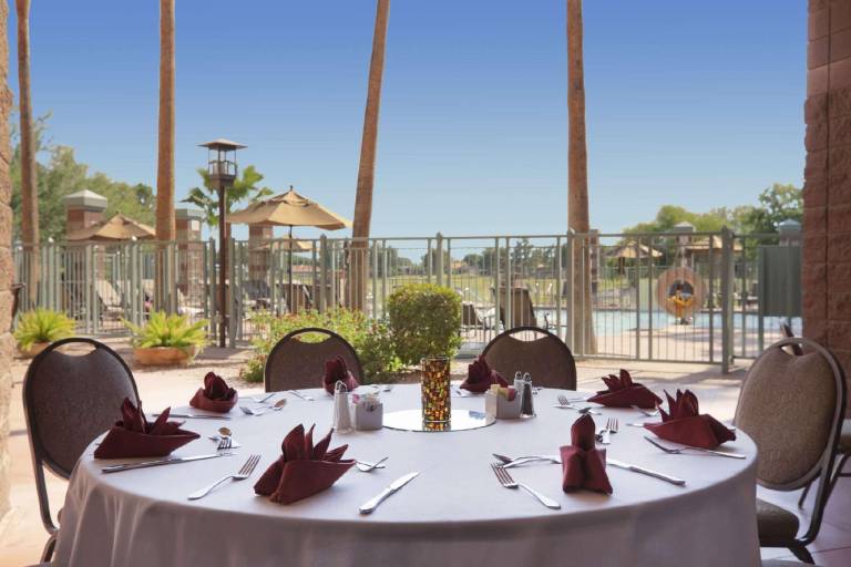 Embassy Suites by Hilton Phoenix Scottsdale — photo 4