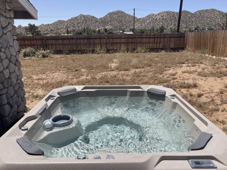 ️Rawhide Ranch - Walk to Pappy and Harriet's with HOT TUB! ️ — photo 2