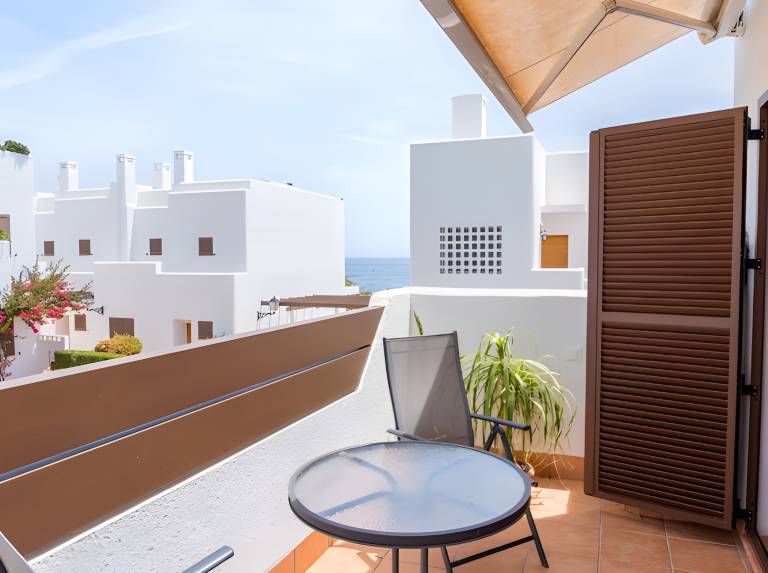 Holiday apartment with heated pool, garden & jacuzzi | Sea view — photo 5