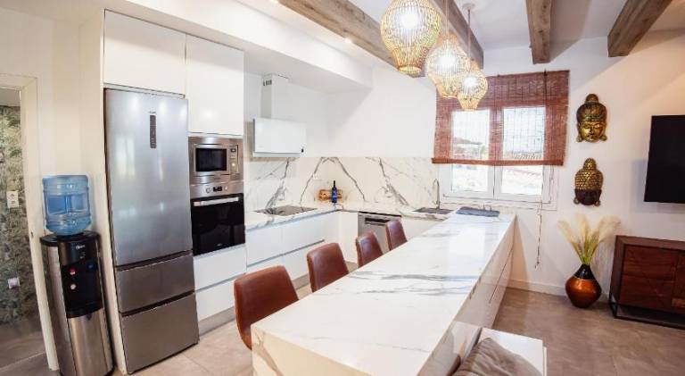Wonderful house with pool & hot tub | Pet-friendly — photo 2