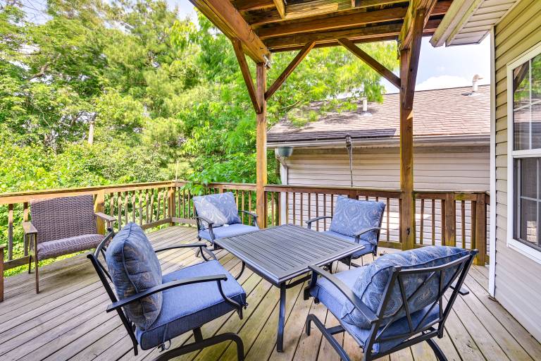 10 Mi to Keeneland Family Home w Deck & Yard