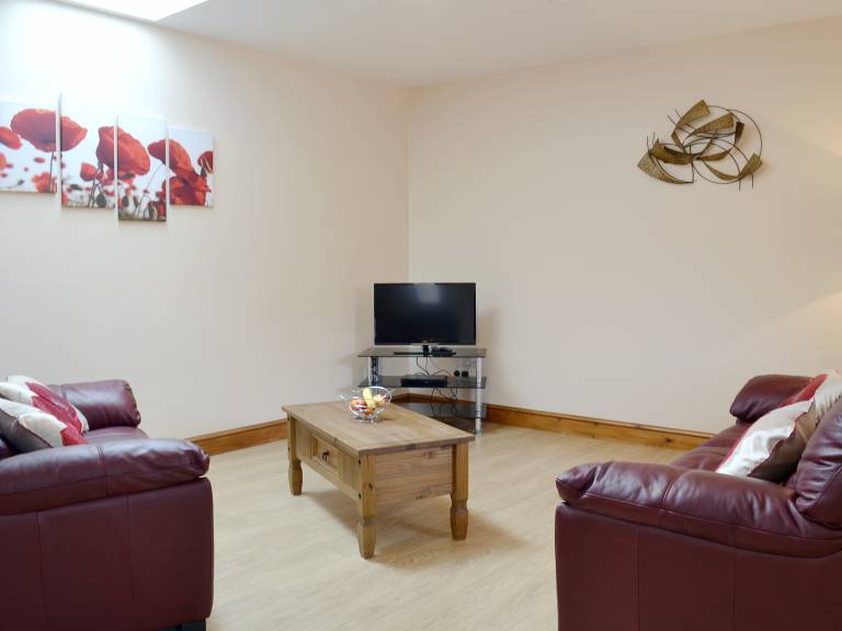 Cottage with terrace — photo 3