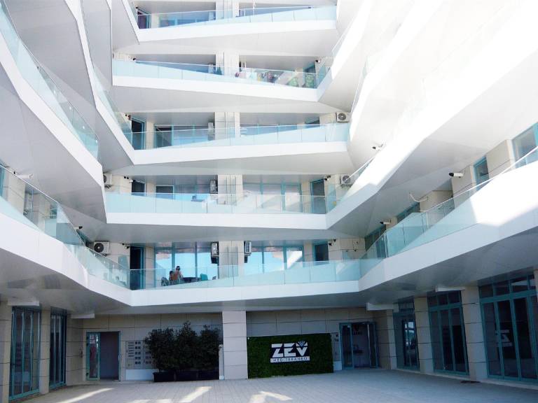 Apartment with garden in Constanta