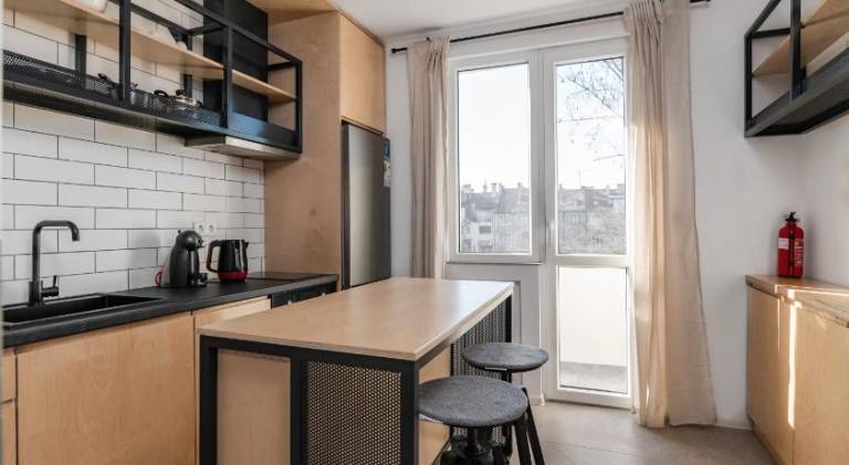 Industrial 2BD Flat - 3 Min to Metro & Stadium — photo 2
