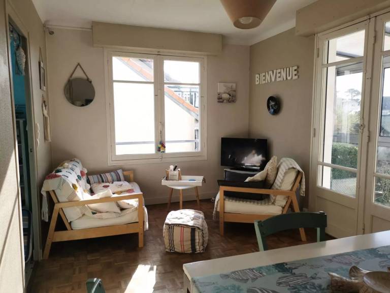 Charming vacation home with yard | Beach nearby | Dogs allowed — photo 3