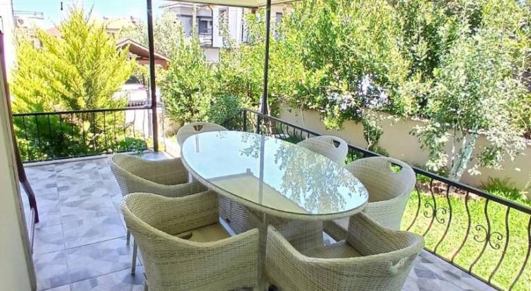 Villa with yard | Pet-friendly — photo 3
